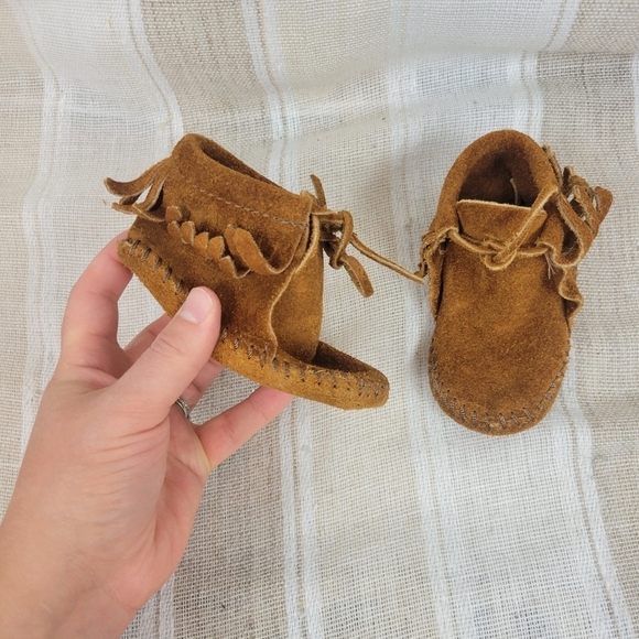 Minnetonka‎ Genuine Leather Moccasins Tan Brown Baby Toddler Size 3 - Picture 1 of 8